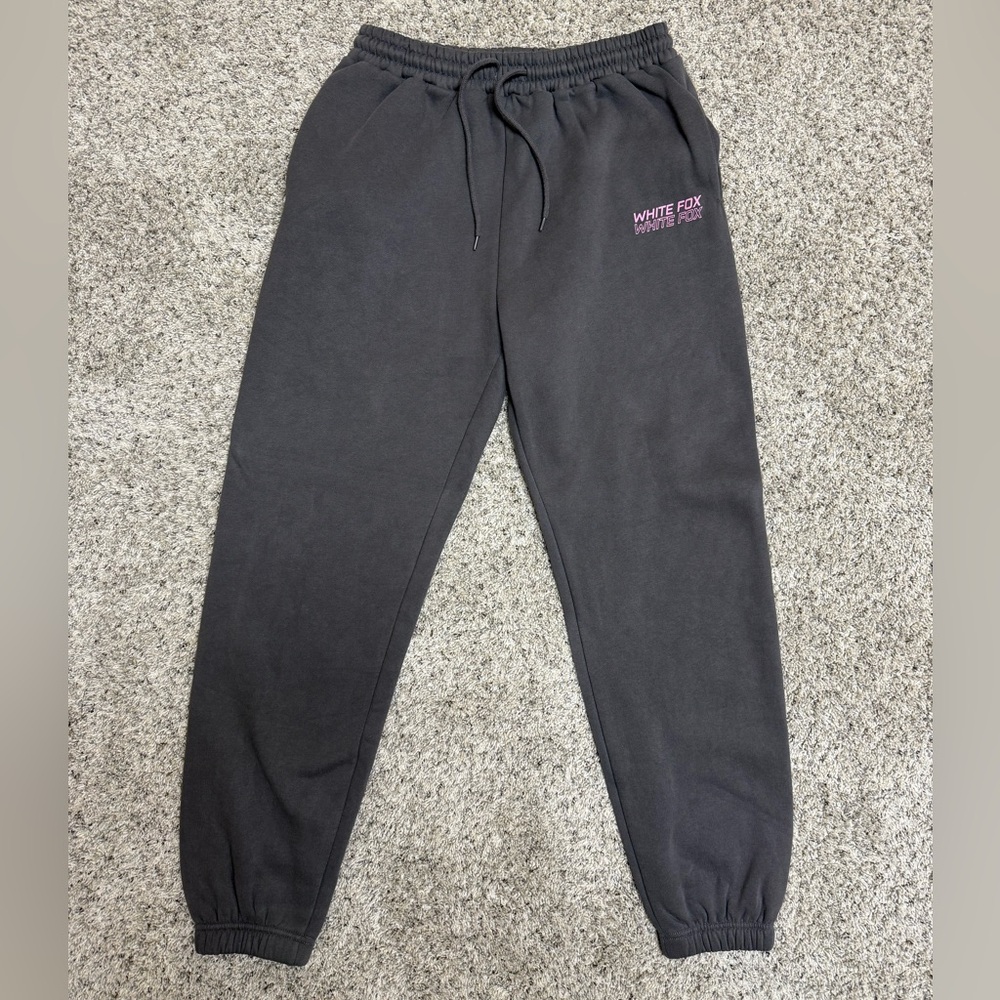 🌟NWOT🌟White Fox Boutique Volcanic Gray and Pink In Transit Sweatpants Size M